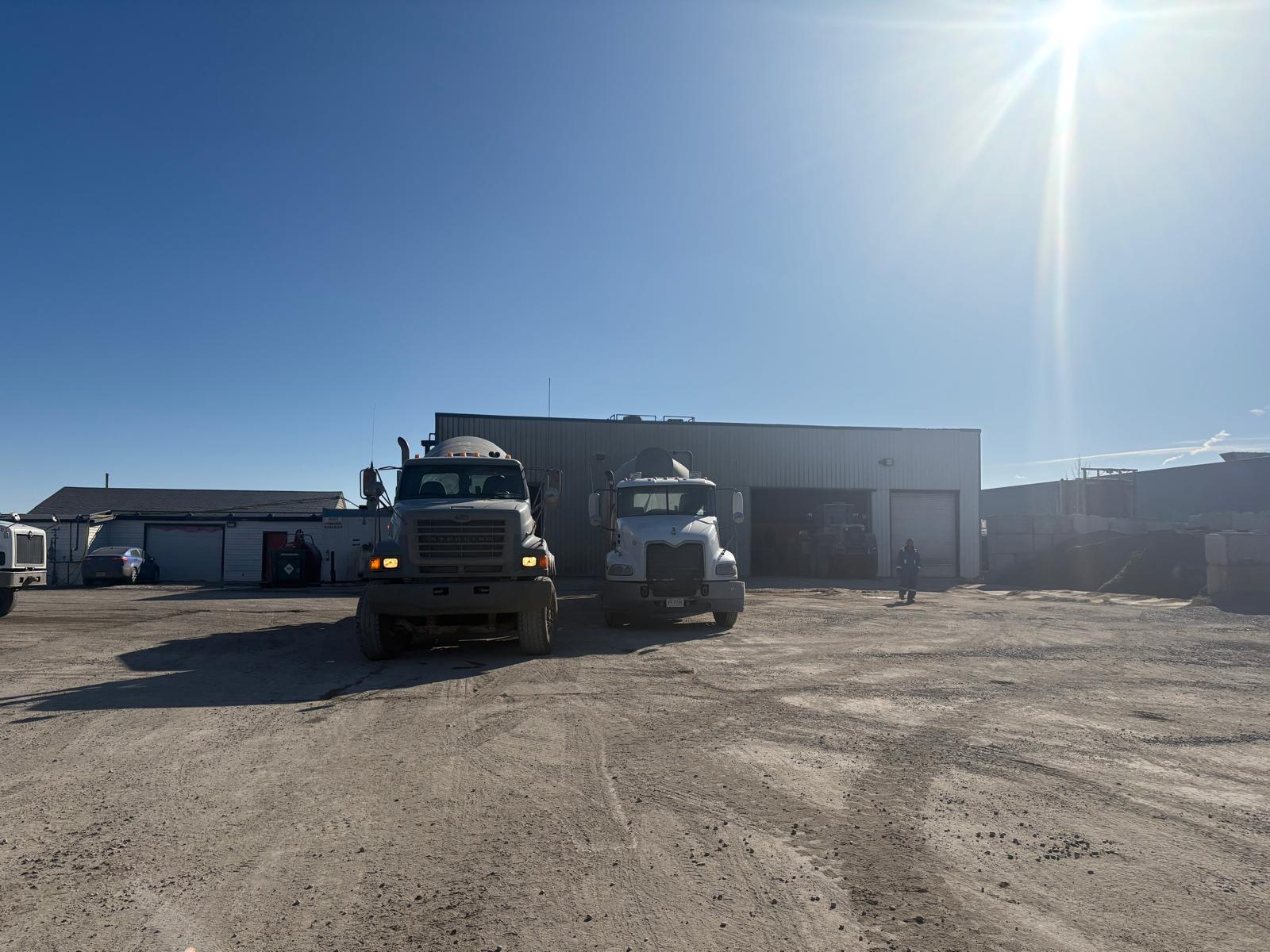 Volumetric mixer supplying concrete